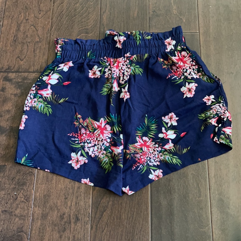 flowy shorts - Picture 2 of 3